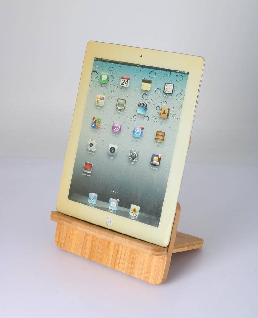 TRABEN - eco-neutral 3-in-1 Bamboo 10W Simultaneous Charging Station